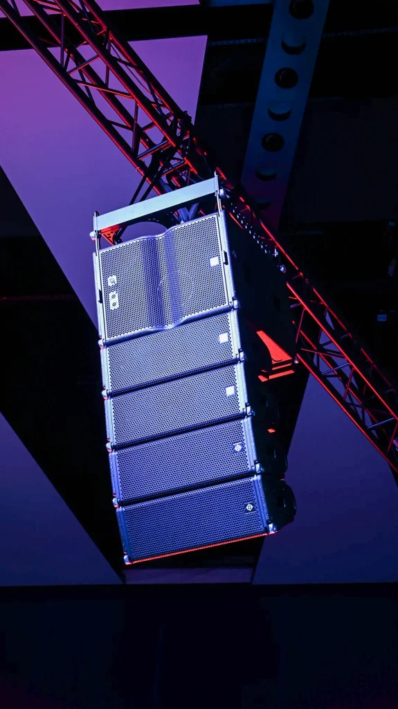 System nagłośnienia liniowego (line array)