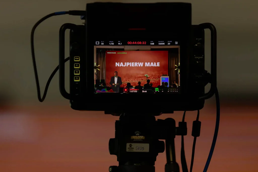 Kamera wideo, podgląd na ekranie LCD, statyw